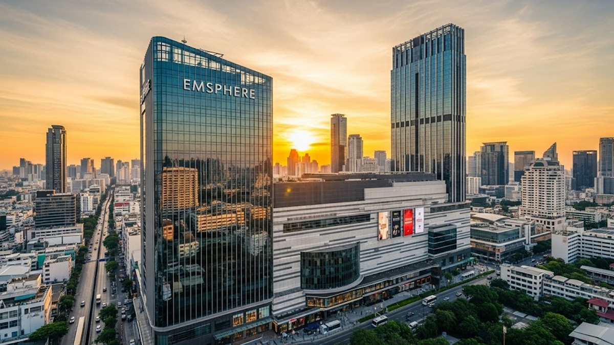 A sunset skyview of the Emsphere mall and the surrounding luxury condo skyline in Phrom Phong, Bangkok. | ขายคอนโดหรูย่านพร้อมพงษ์